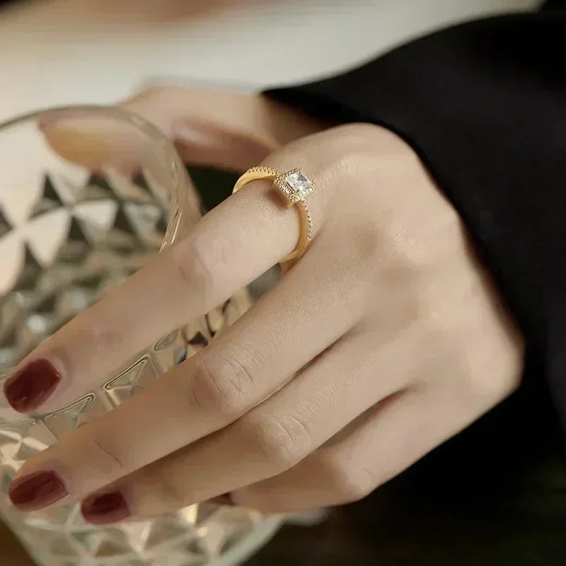 Hot Sales Fashion Retro Zircon Ring Simple Gold Color Acrylic Crystal Ring for Women Trendy Jewelry Accessories Adjustable Ring
