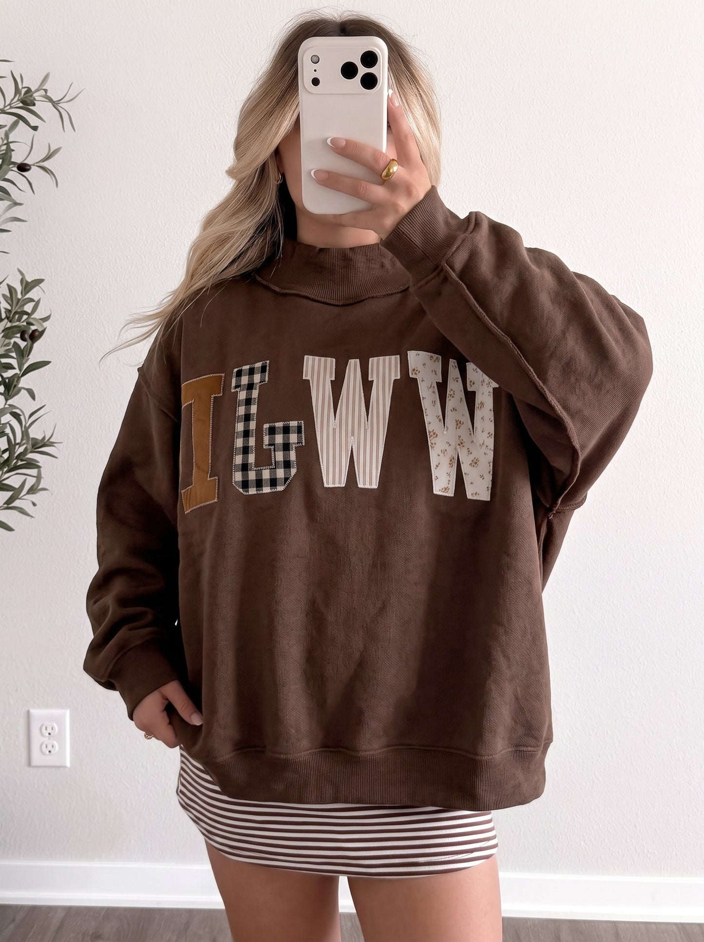 Gray WWJD Mixed Pattern Embroidered Patch Graphic Mock Neck Sweatshirt